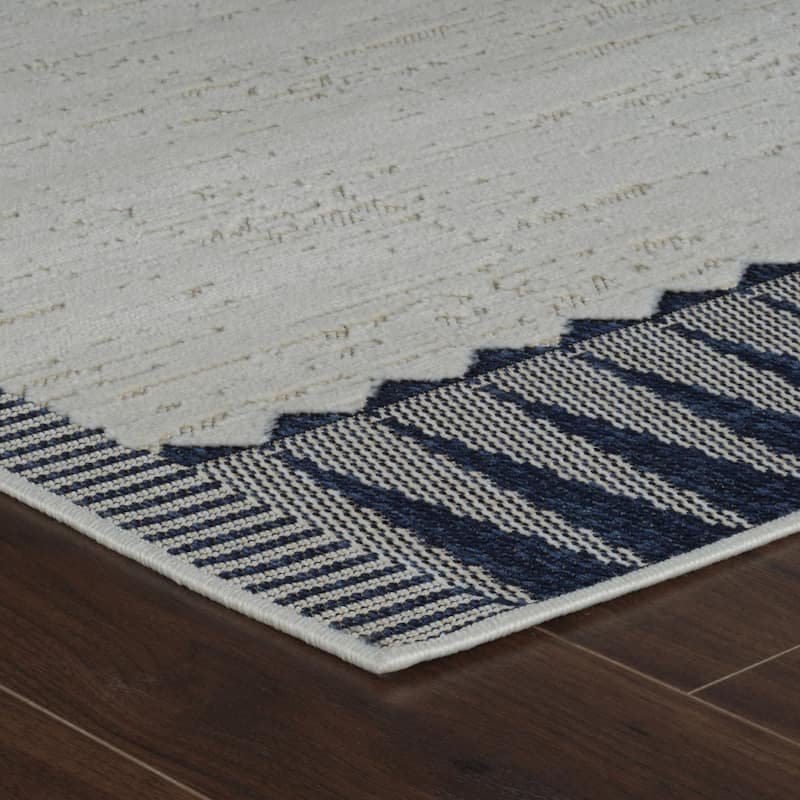 Tato Modern Art-Inspired Weather Resistant Modern Chic Outdoor Rug - 3' x 5'