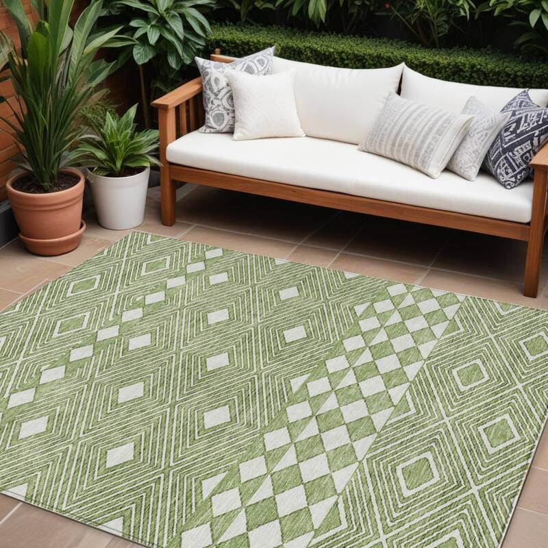 HomeRoots Geometric Transitional Rectangle Outdoor Rug - 10' X 14'