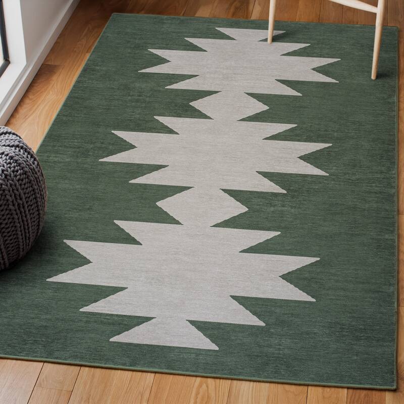 JONATHAN Y Adriel Solid Low-Pile Machine Washable Area Rug