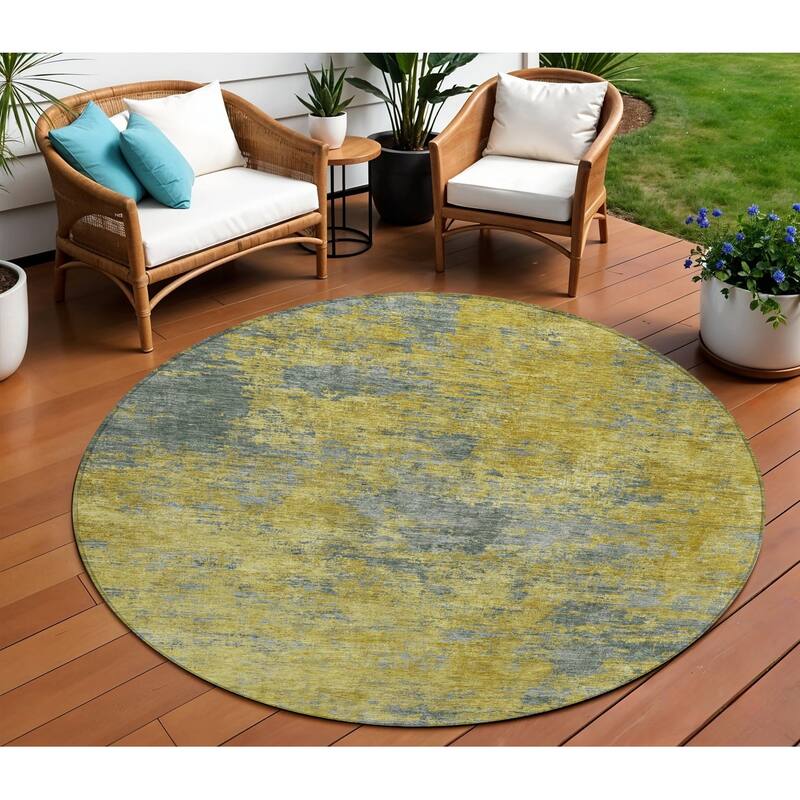 HomeRoots Abstract Transitional Rectangle Outdoor Rug - 8' Round