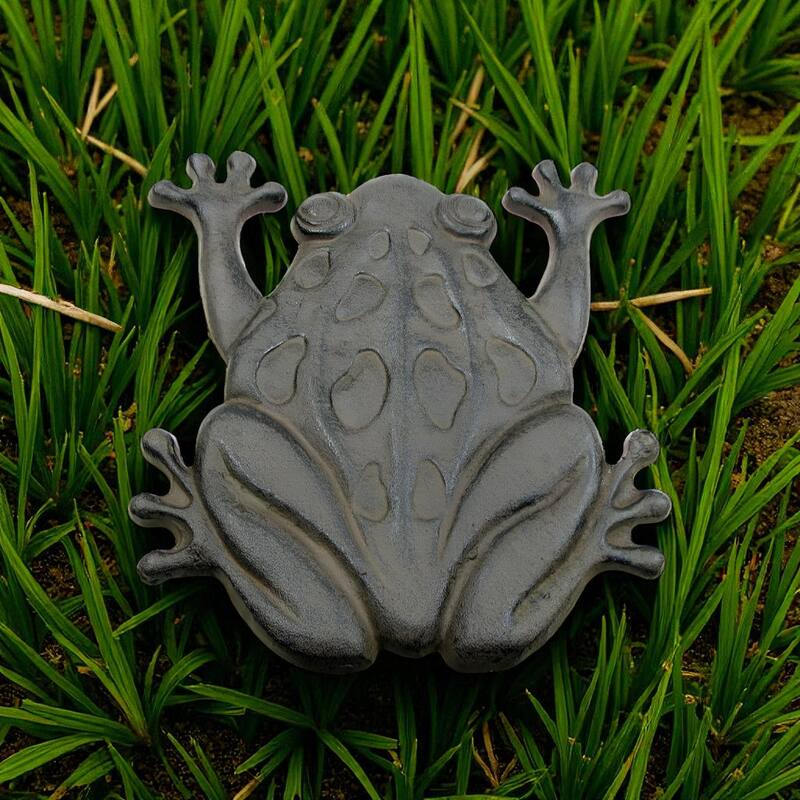 Cast Iron Frog Stepping Stone Garden Pathway Decoration with Nature-Inspired Design - 11 3/4" x 10 7/8" X 1/2"