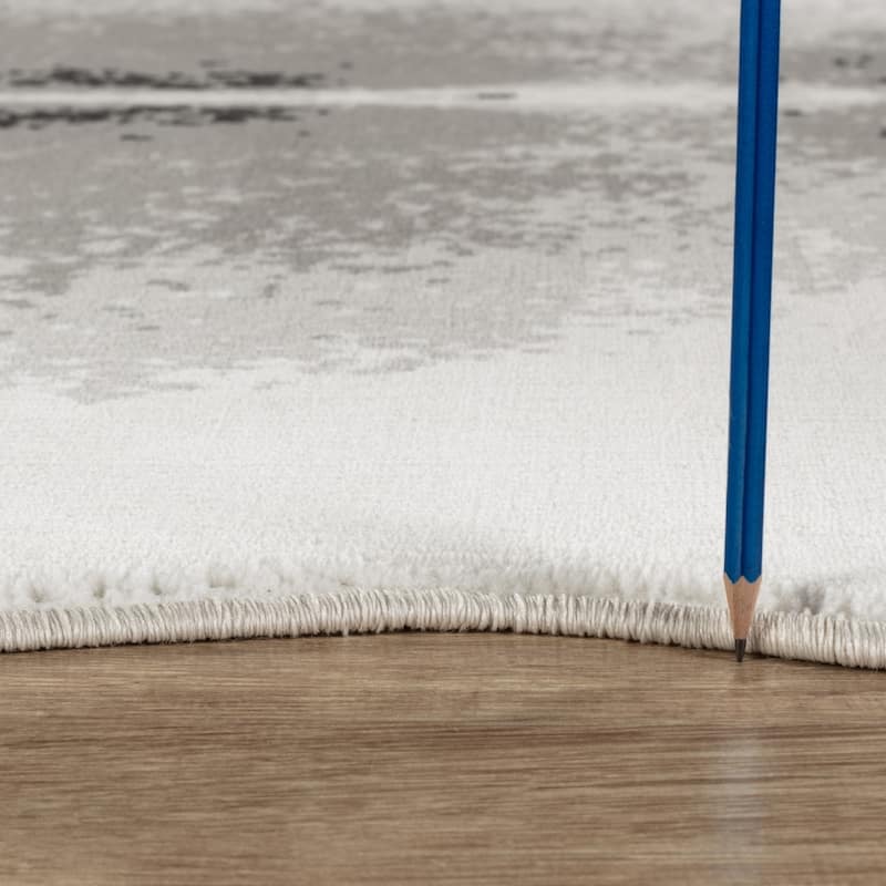 Gray 5 ft. x 7 ft. Luxury Area Rug, 0.43 Pile Height – Sophisticated Warmth for Any Room - 6' x 7'