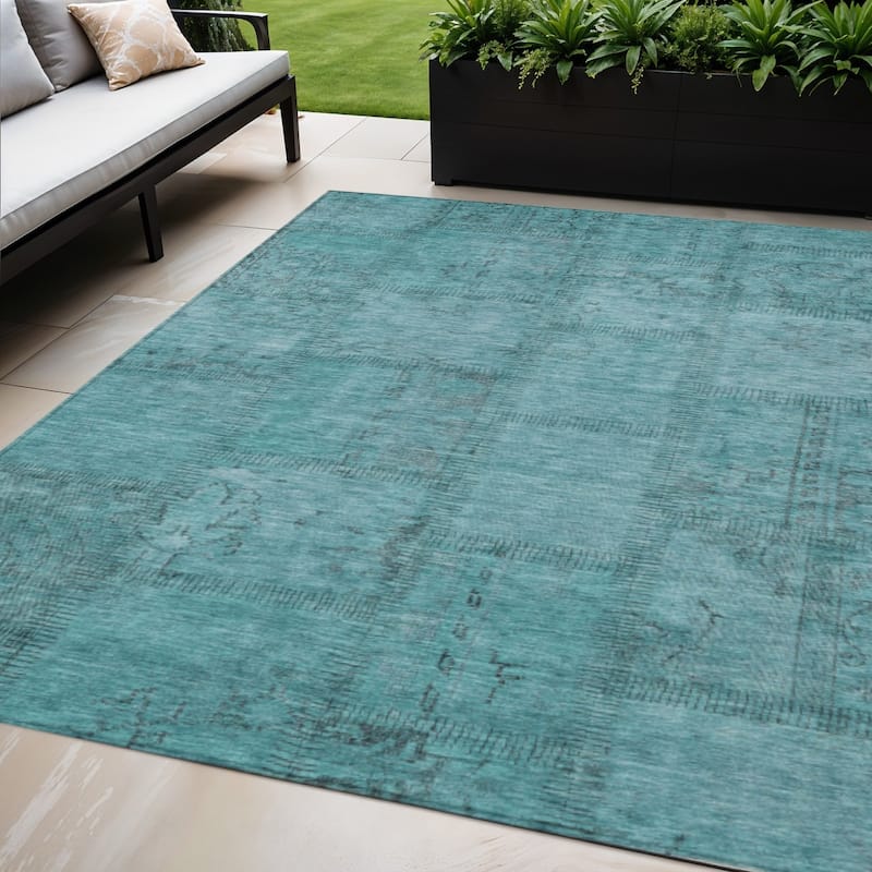 HomeRoots Patchwork Transitional Rectangle Outdoor Rug - 5' X 8'