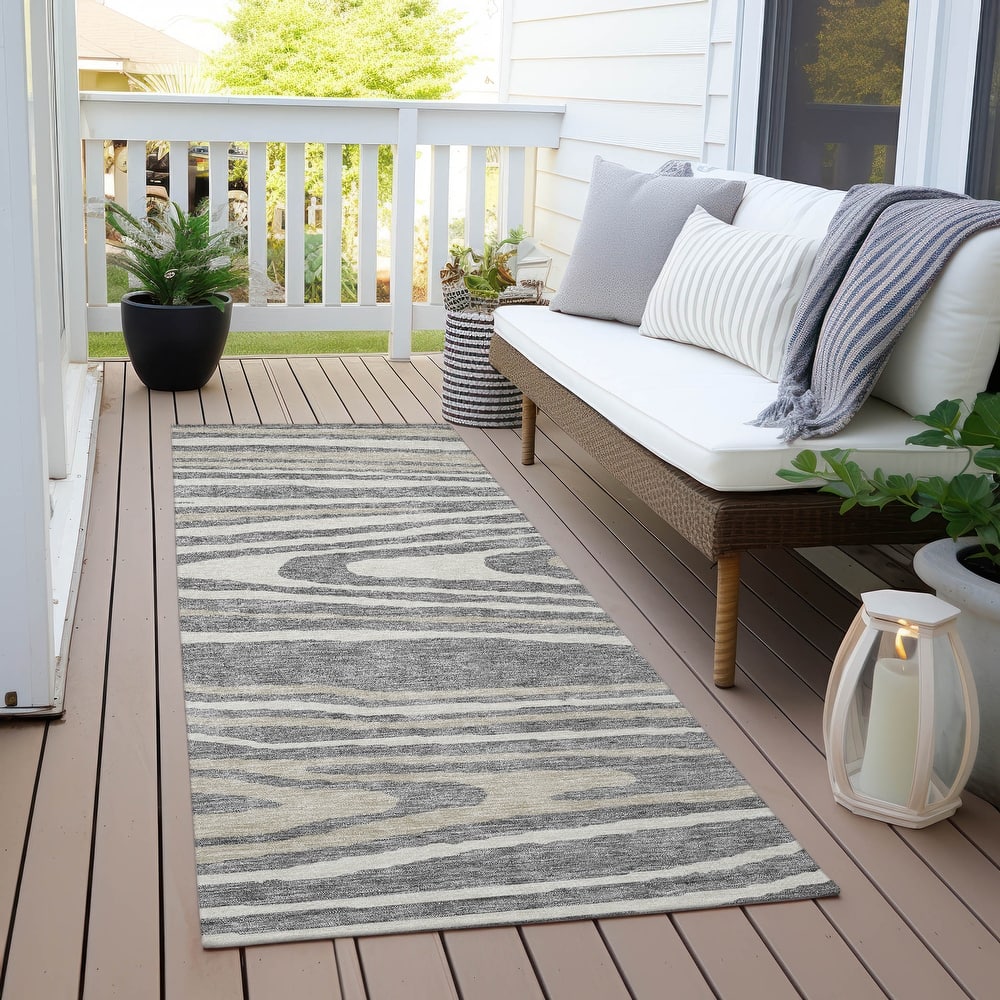 Machine Washable Indoor/ Outdoor Abstract Illusion Chantille Rug