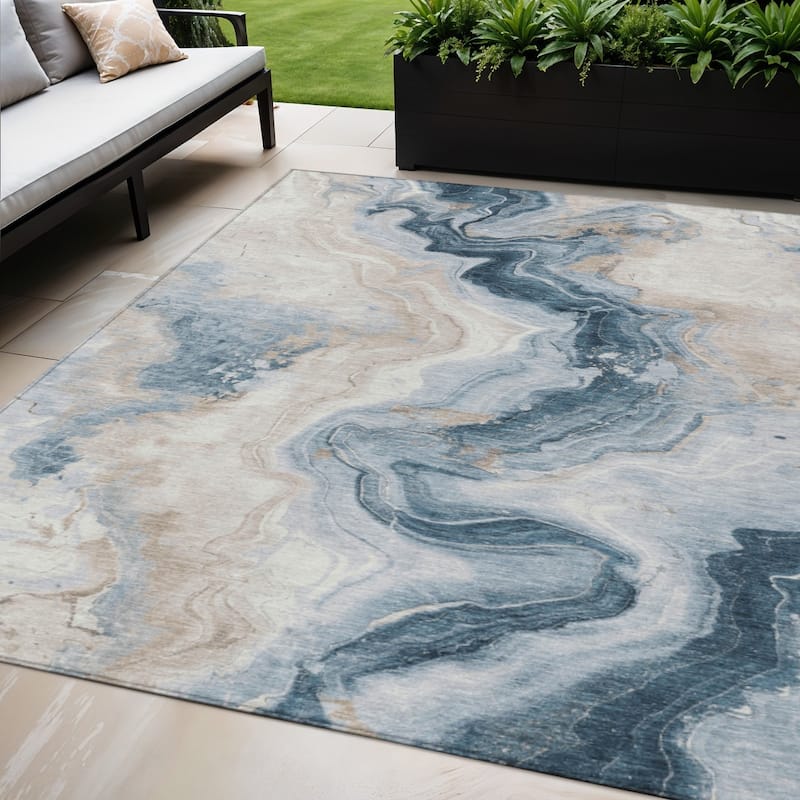 HomeRoots Abstract Transitional Rectangle Outdoor Rug - 5' X 8'