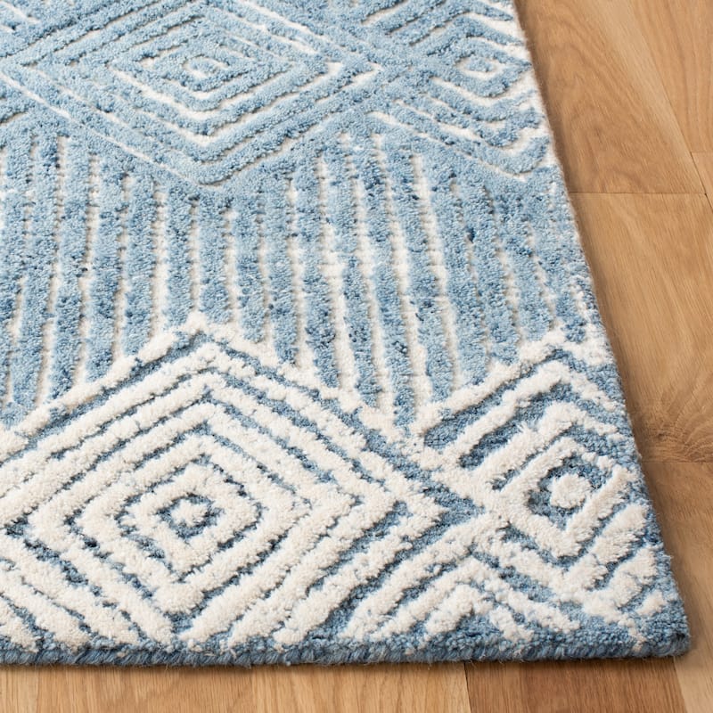 SAFAVIEH Handmade Metro Ritva Diamond Wool Rug