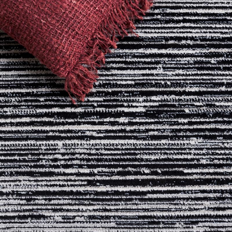 SAFAVIEH Mila Hansina Modern & Contemporary Rug