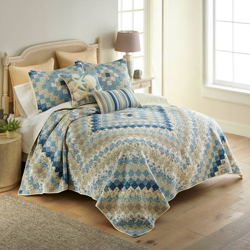 Donna Sharp Blue Diamond Polyester Quilt Collection