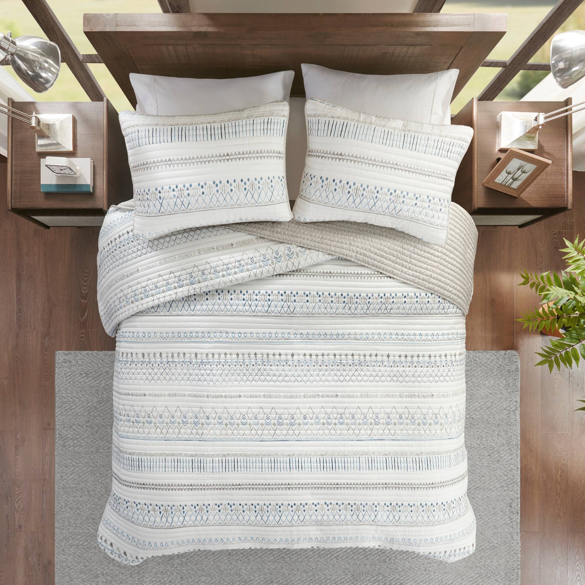 Madison Park Joshua 3 Piece Printed Microfiber Seersucker Quilt Set