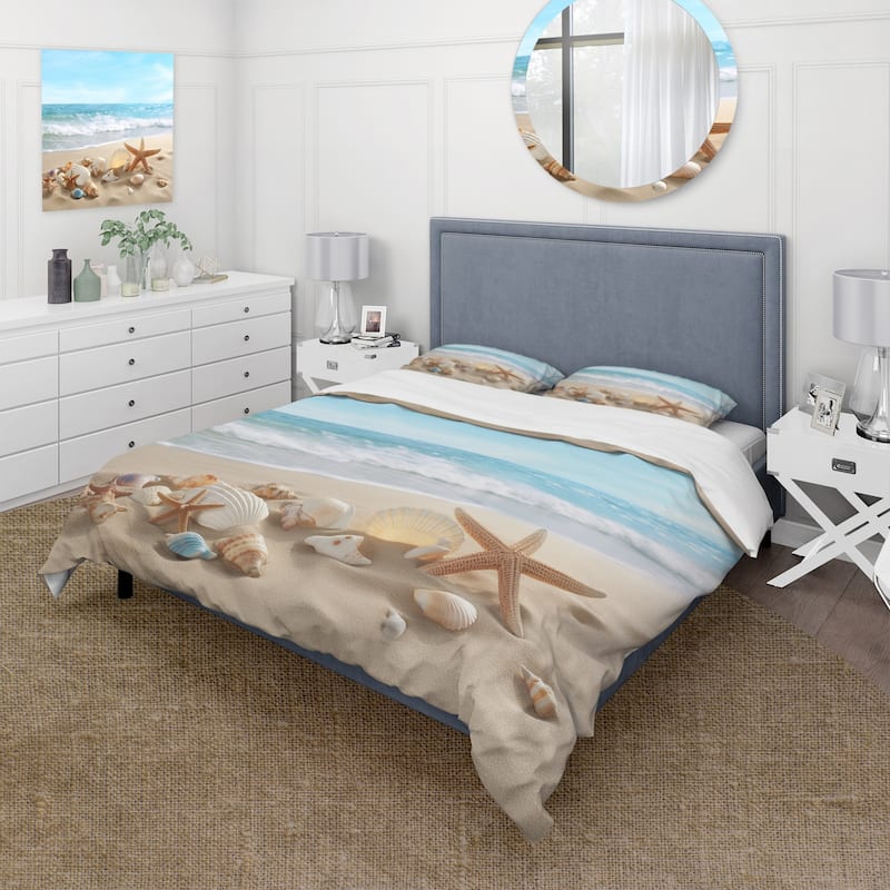 Designart "Starfish And Seashells V" Beige Modern - Bedding Cover Set With Shams