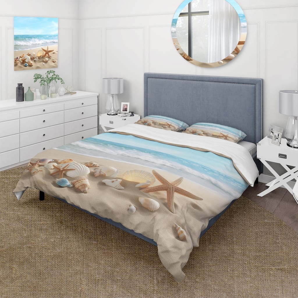 Designart "Starfish And Seashells V" Beige Modern - Bedding Cover Set With Shams