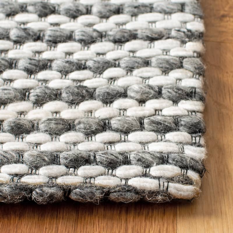 SAFAVIEH Marbella Liadain Wool Rug