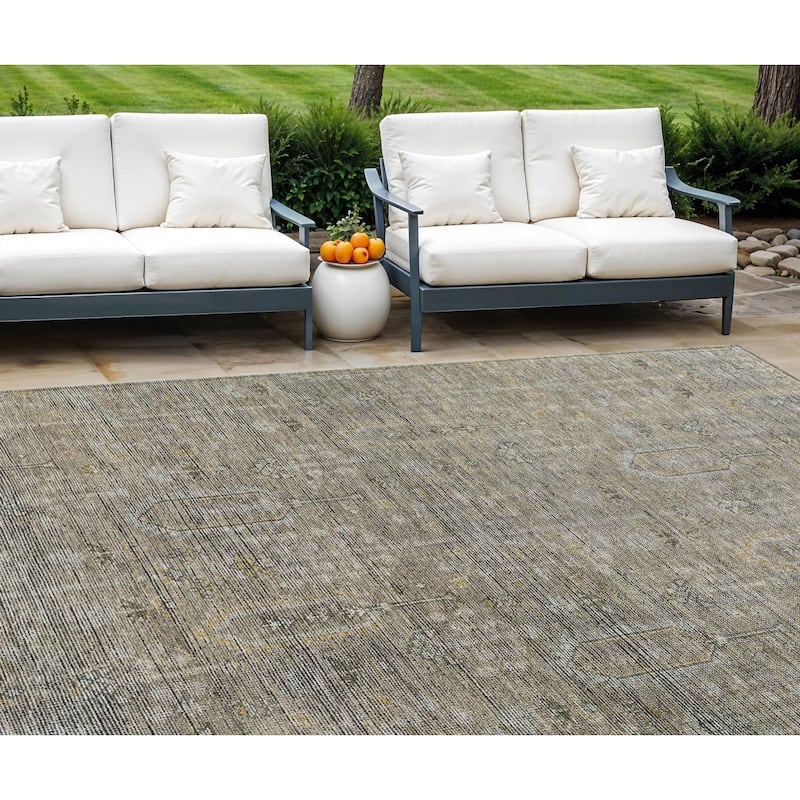 HomeRoots Southwestern Transitional Rectangle Outdoor Rug - 8' X 10'
