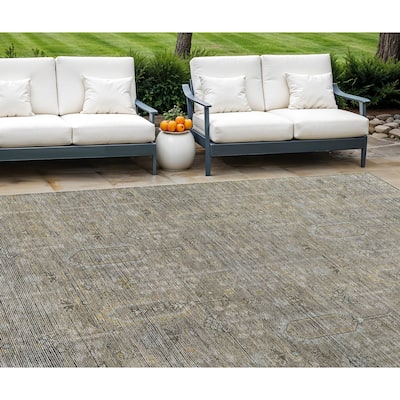 HomeRoots Southwestern Transitional Rectangle Outdoor Rug