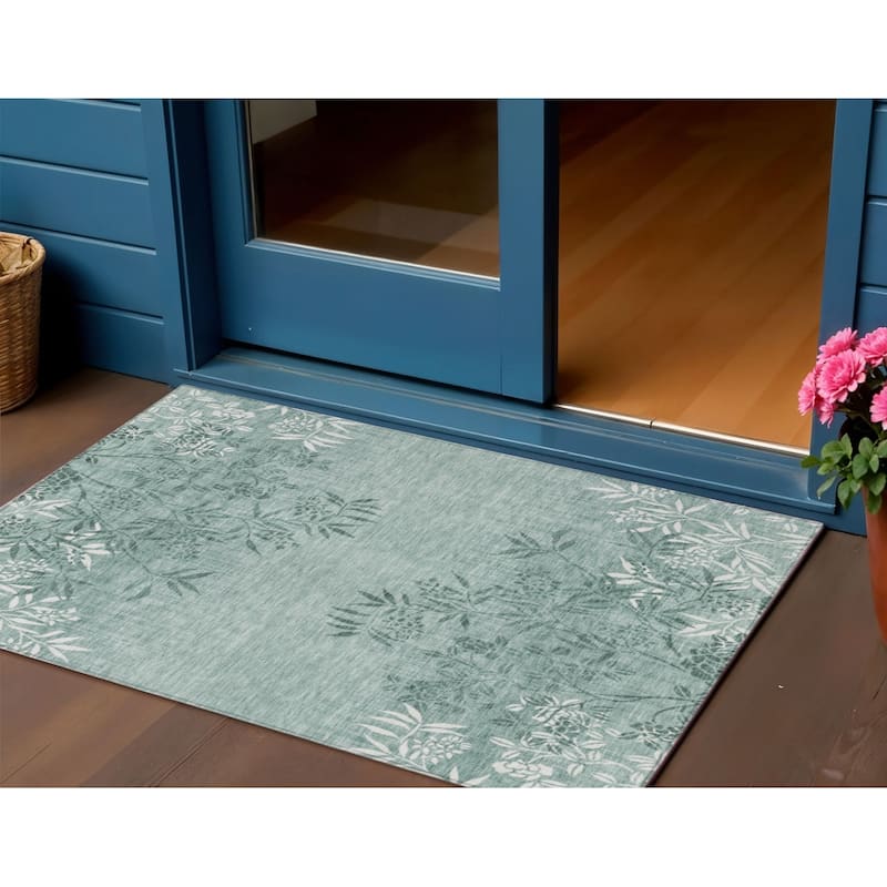 HomeRoots Floral Transitional Rectangle Outdoor Rug - 3' x 5'