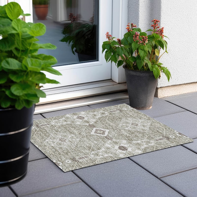 Machine Washable Indoor/ Outdoor Chantille Traditional Medallion Rug - Taupe - 1'8" x 2'6"