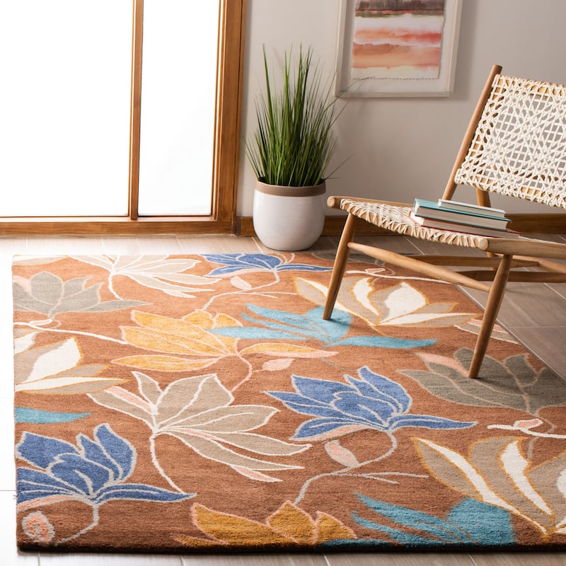 SAFAVIEH Handmade Soho Siobhan Floral N.Z. Wool Rug - 5' x 8' - Brown/Multi