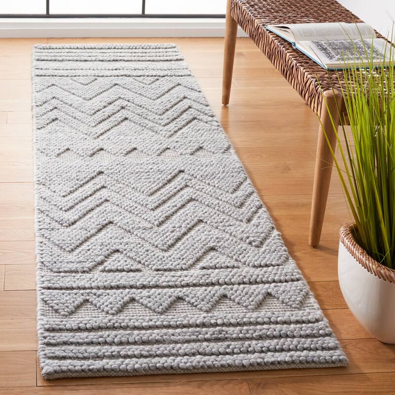 SAFAVIEH Handmade Natura Matroana Moroccan Rustic Wool Rug - 2'3" x 8' Runner - Grey