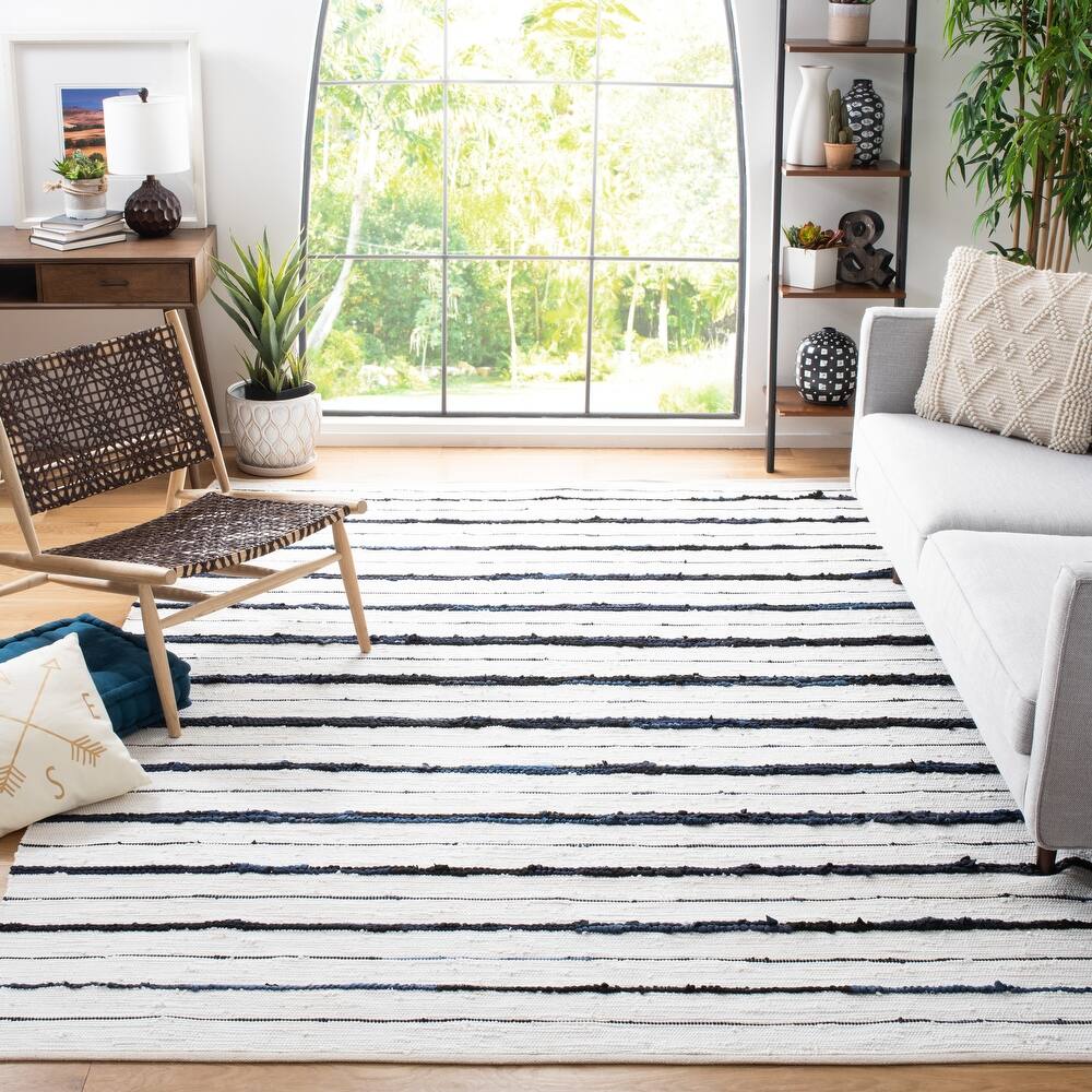 SAFAVIEH Handmade Montauk Satka Modern Stripe Rug