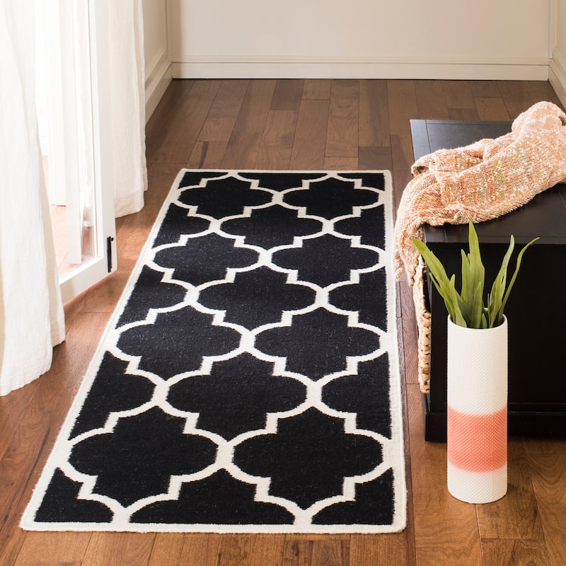 SAFAVIEH Handmade Flatweave Dhurries Anniina Modern Moroccan Wool Rug - 2'6" x 8' Runner - Black/Ivory