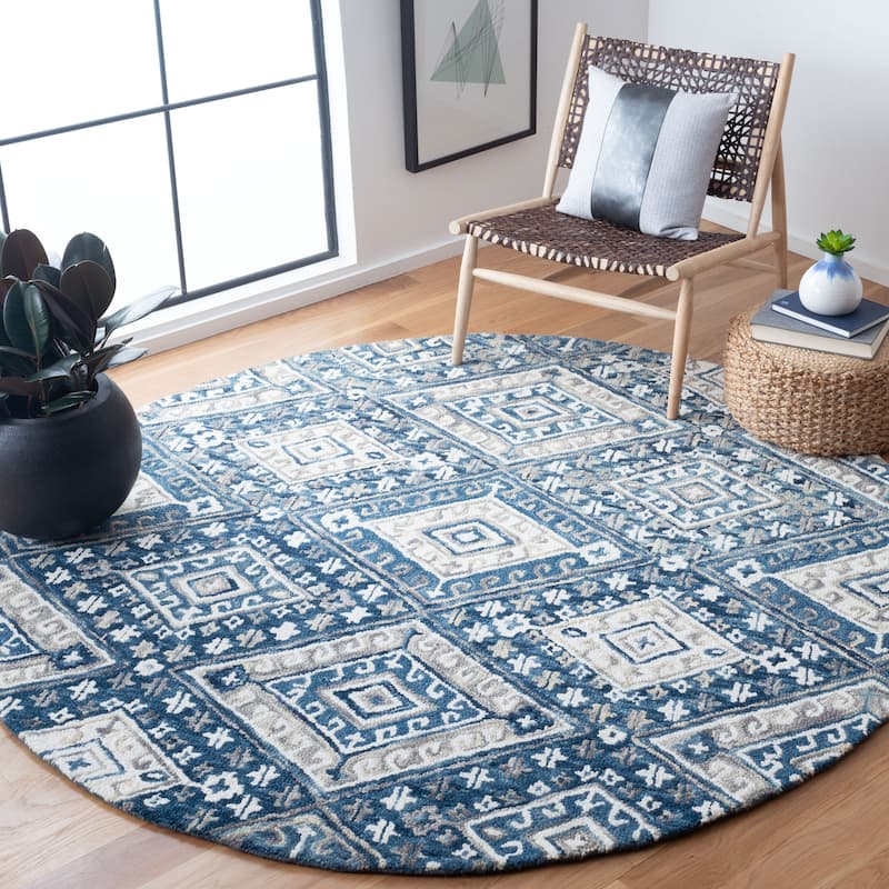 SAFAVIEH Handmade Aspen Stelka Boho Tribal Wool Rug - 7' Round - Grey/Ivory