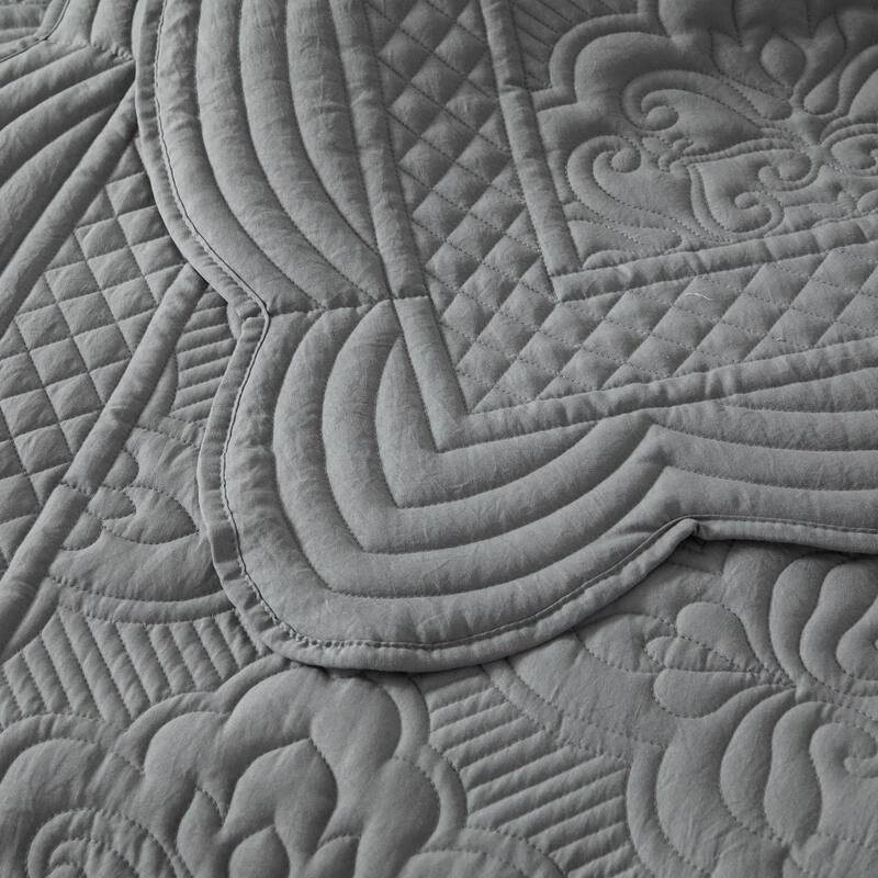 Wholinens Scalloped Edge Washed Microfiber Embroidered Damask Quilt Set 3 Pieces