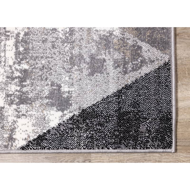 Covington Collection - Grey/Beige/Cream Distressed Triangles Rug, 3'11" x 5'7"