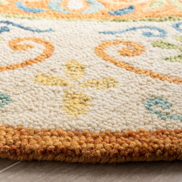 SAFAVIEH Handmade Novelty Armance Ornate Wool Rug