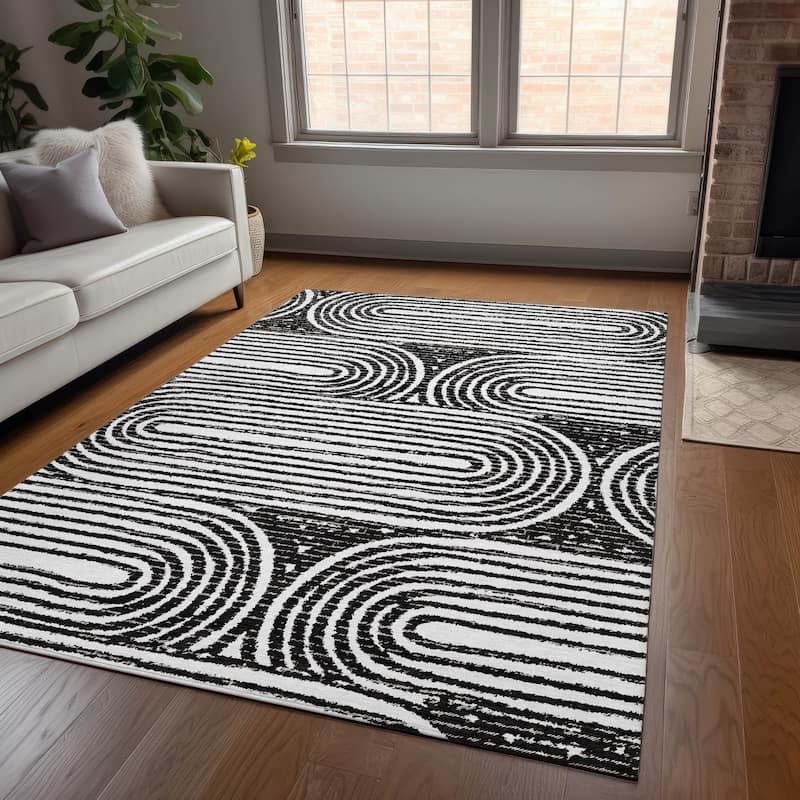 Machine Washable Indoor/ Outdoor Modern Vibes Chantille Rug - Black - 8' x 10'