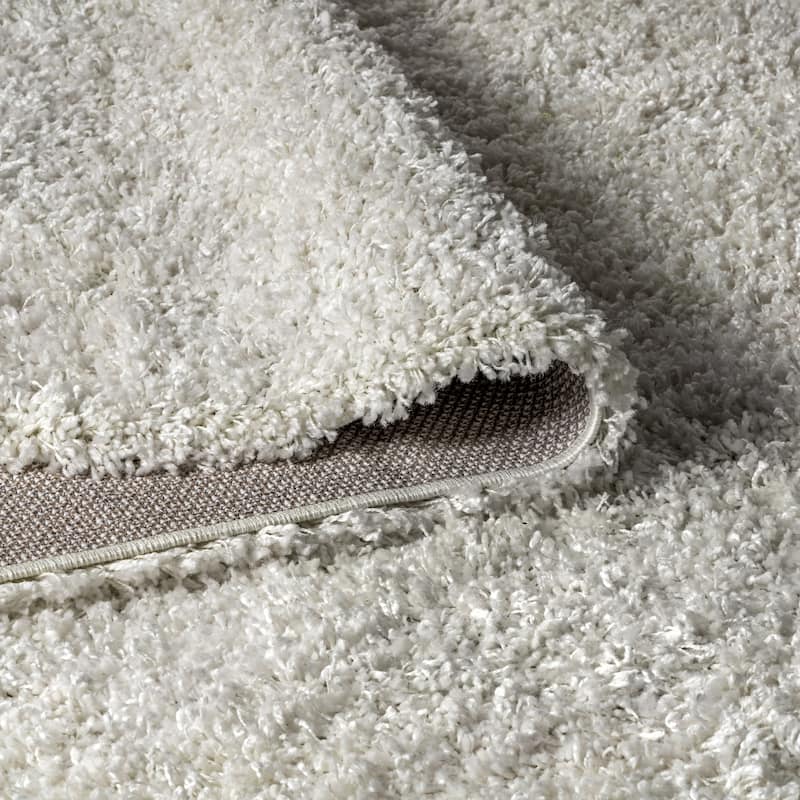 JONATHAN Y Modern Shag Plush Tassel Area Rug