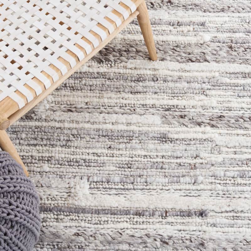 SAFAVIEH Handmade Casablanca Shag Gratianne Stripe Wool Rug