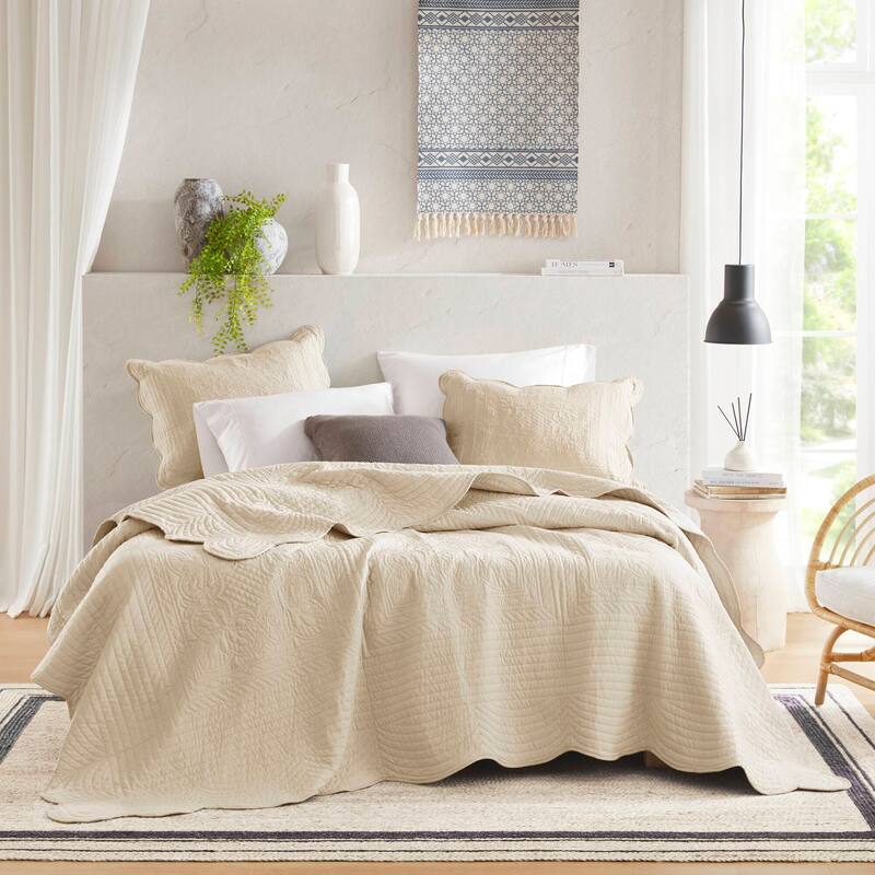 Madison Park Marino 3 Piece Reversible Scalloped Edge Quilt Set - Cream - Queen