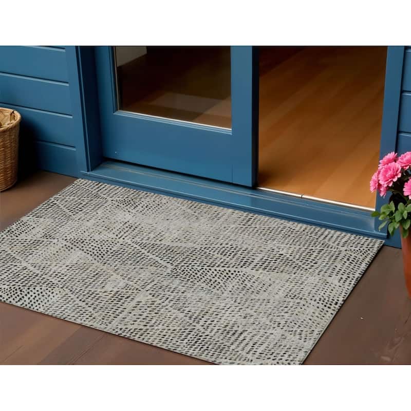 HomeRoots Geometric Transitional Rectangle Outdoor Rug - 3' x 5'