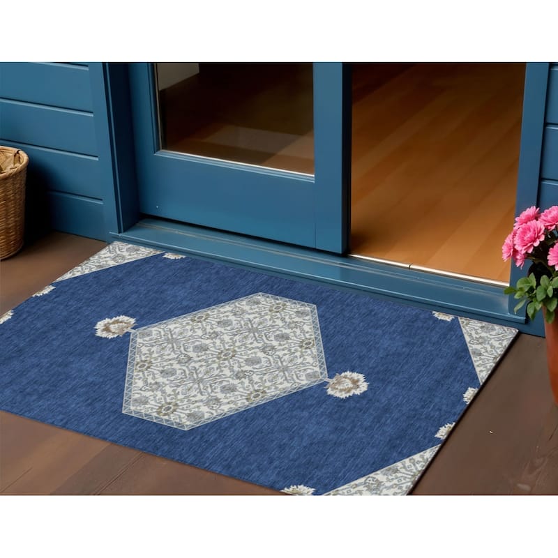 HomeRoots Oriental Traditional Rectangle Outdoor Rug - 3' x 5'