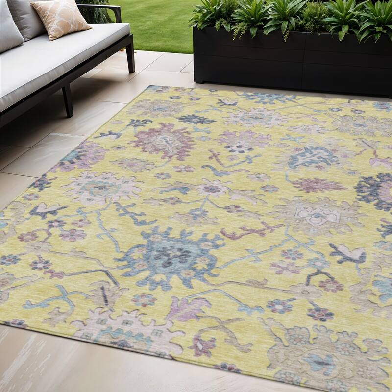 HomeRoots Floral Transitional Rectangle Outdoor Rug - 5' X 8'