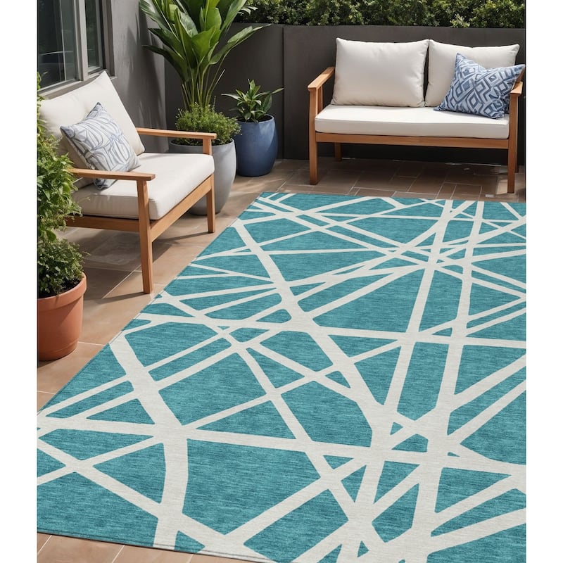 HomeRoots Geometric Transitional Rectangle Outdoor Rug - 5' X 8'