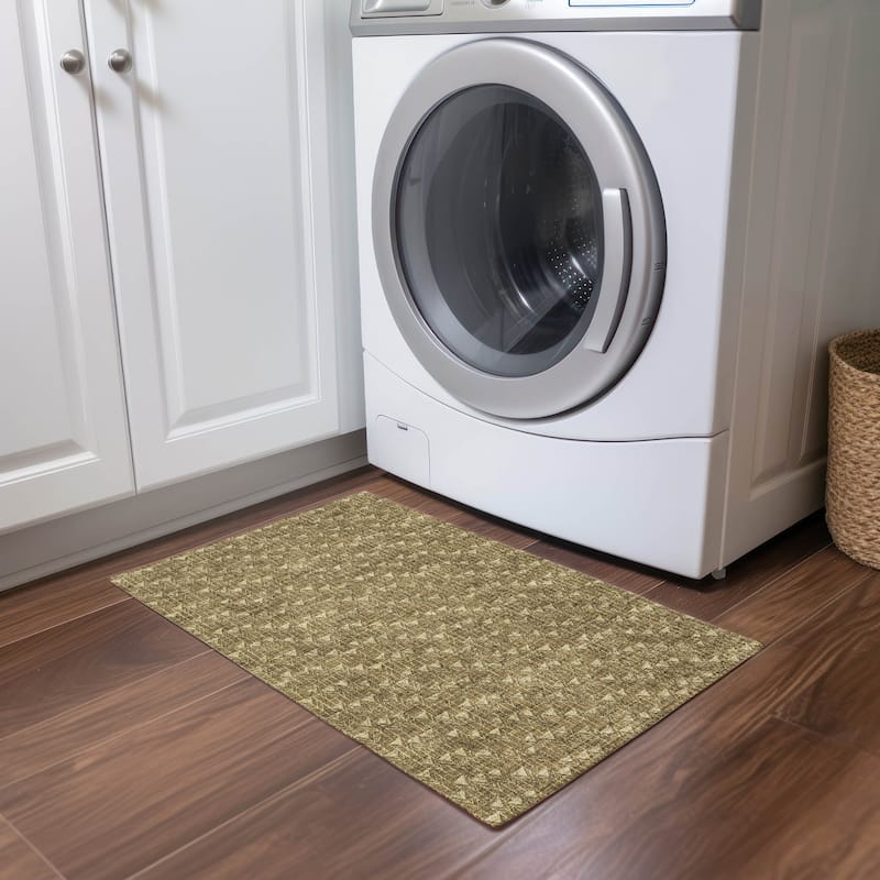 Machine Washable Indoor/ Outdoor Arrows Chantille Rug - 1'8" x 2'6" - Brown