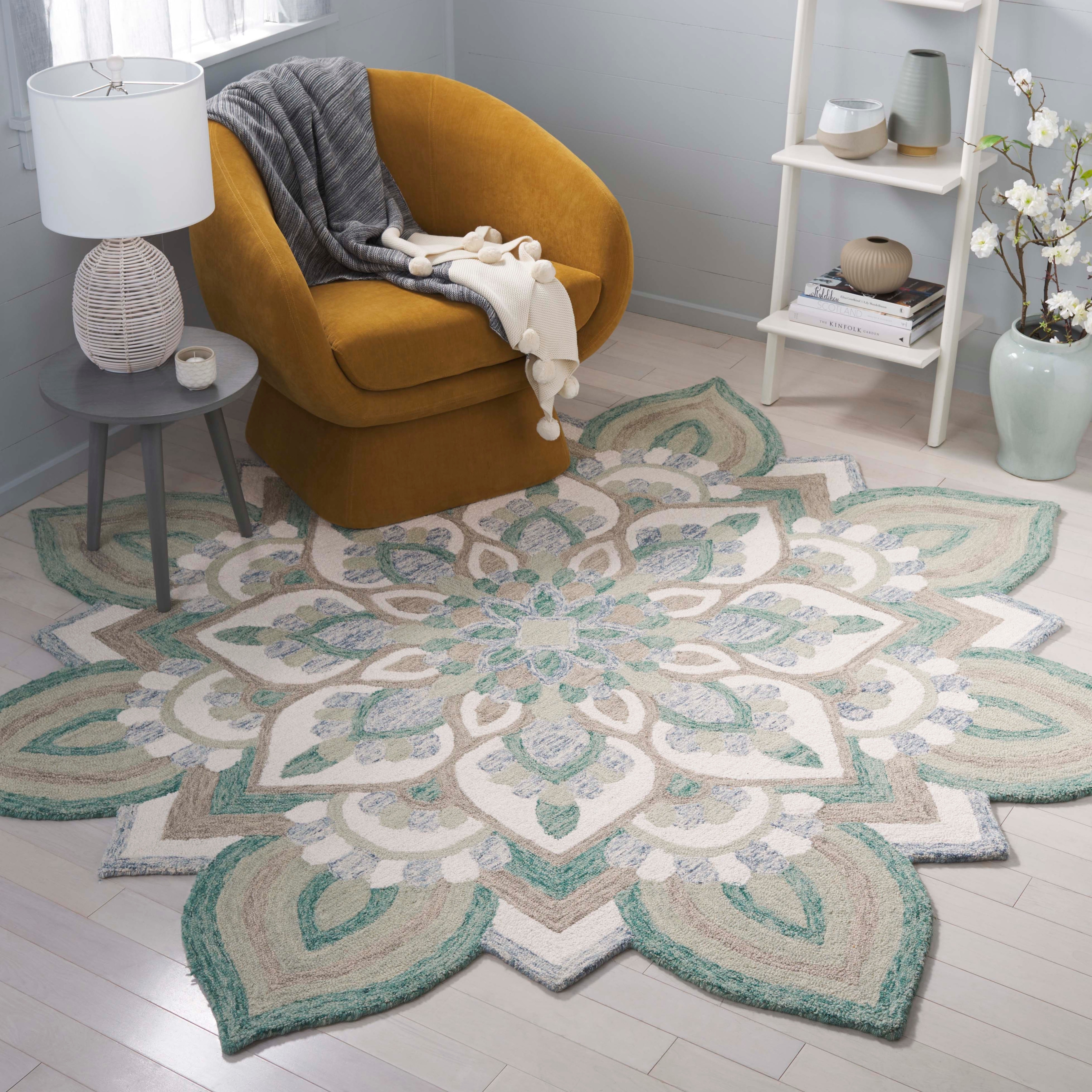 SAFAVIEH Handmade Novelty Amelie Flower Wool Rug