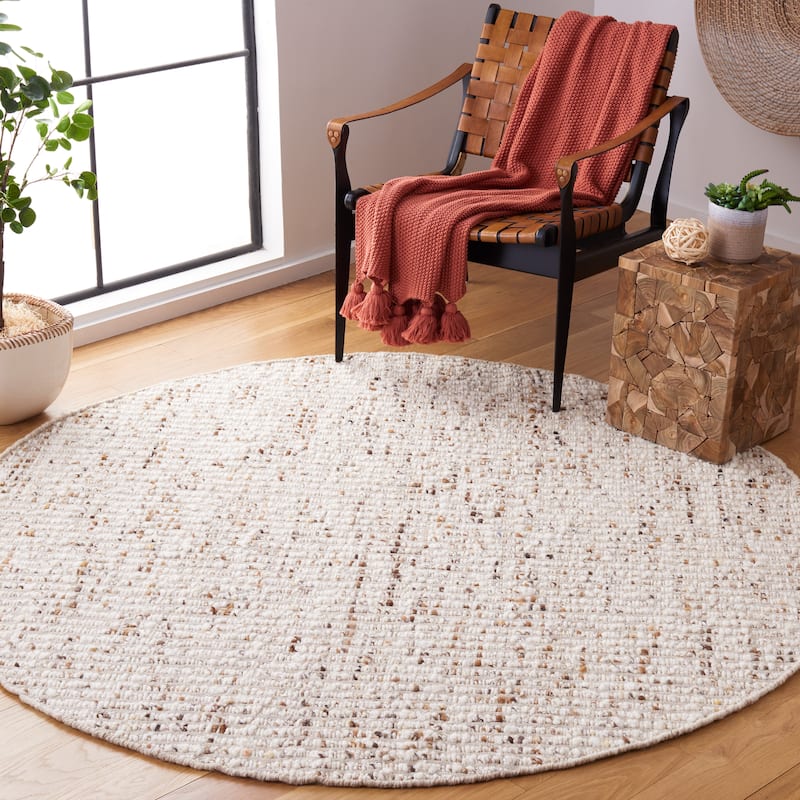 SAFAVIEH Handmade Natura Suzannah Wool & Jute Rug - 6' Round - Ivory/Beige