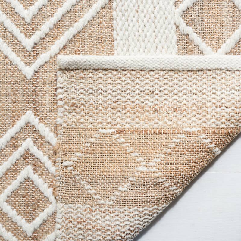 SAFAVIEH Handmade Natural Fiber Marin Casual Jute Rug.