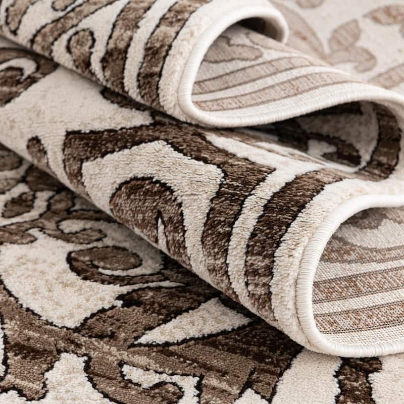 Traditional Wralvale Collection Area Rug