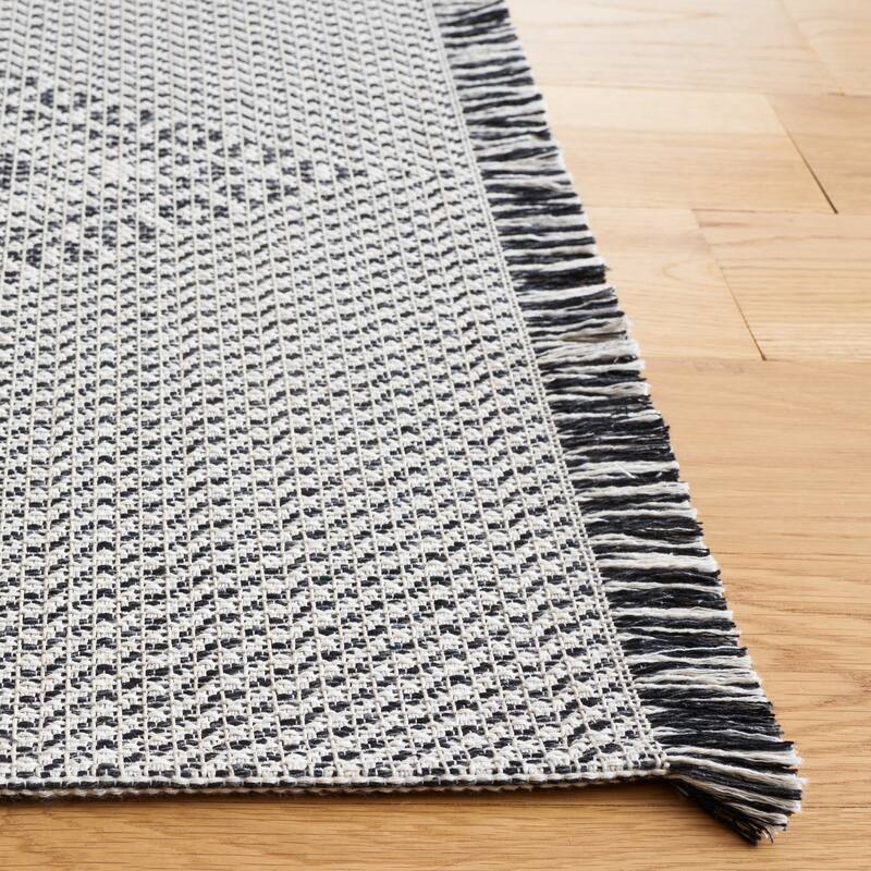 SAFAVIEH Augustine Mualla Boho Diamond Fringe Rug