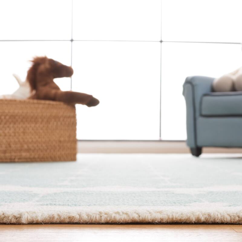 SAFAVIEH Handmade Kids Sijtske Geometric Wool Rug