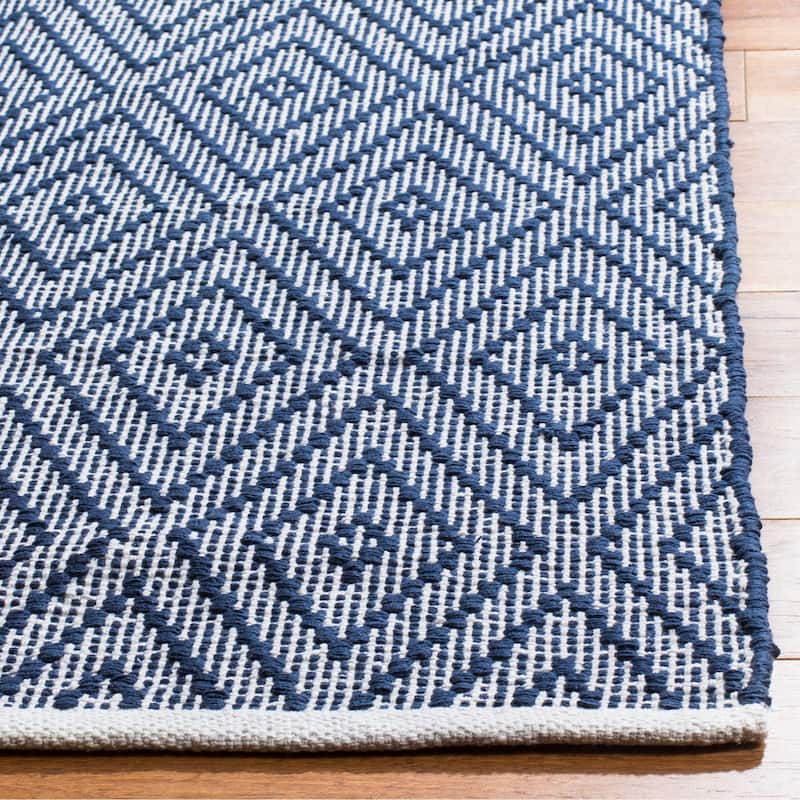 SAFAVIEH Handmade Flatweave Montauk Shkurte Cotton Rug - Navy/Ivory - 2' 3" x 9'