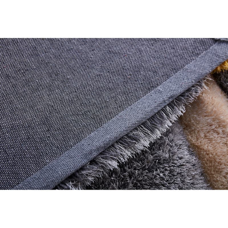 Mateos Shag Collection Grey/Gold Geometric Area Rug