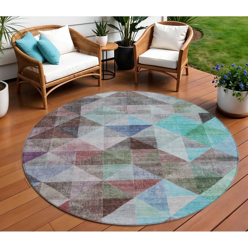 HomeRoots Geometric Transitional Rectangle Outdoor Rug - 8' Round