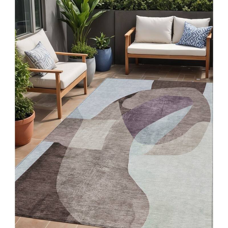 HomeRoots Abstract Transitional Rectangle Outdoor Rug - 5' X 8'