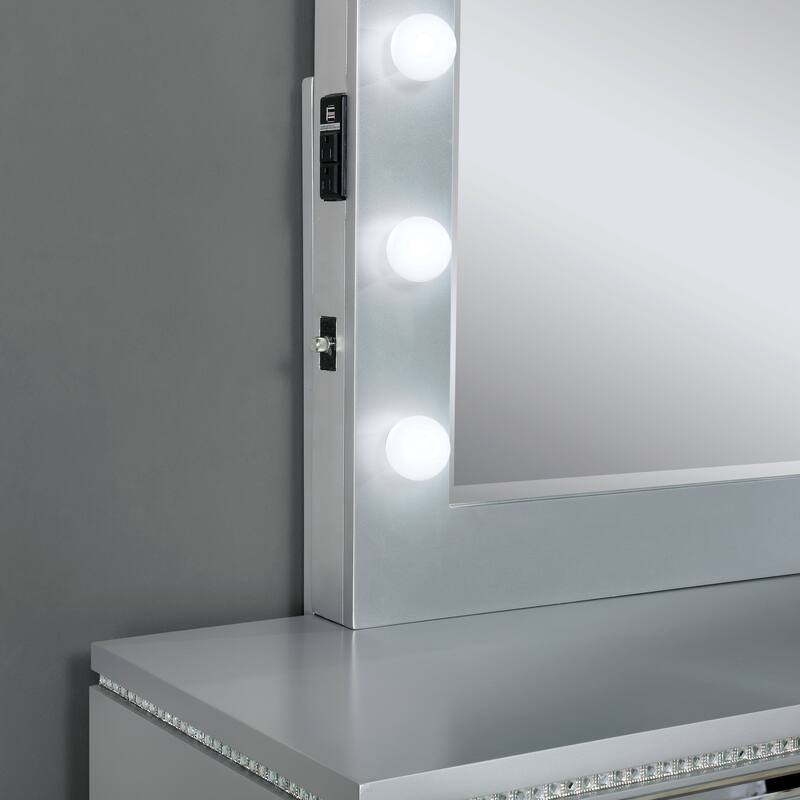 Seleena Glam Silver Wood 6-Piece Tufted Panel Bedroom Set with USB Port by Furniture of America