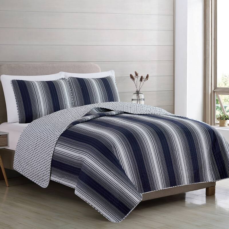 Luxurious Striped Microfiber Quilt Set With Shams