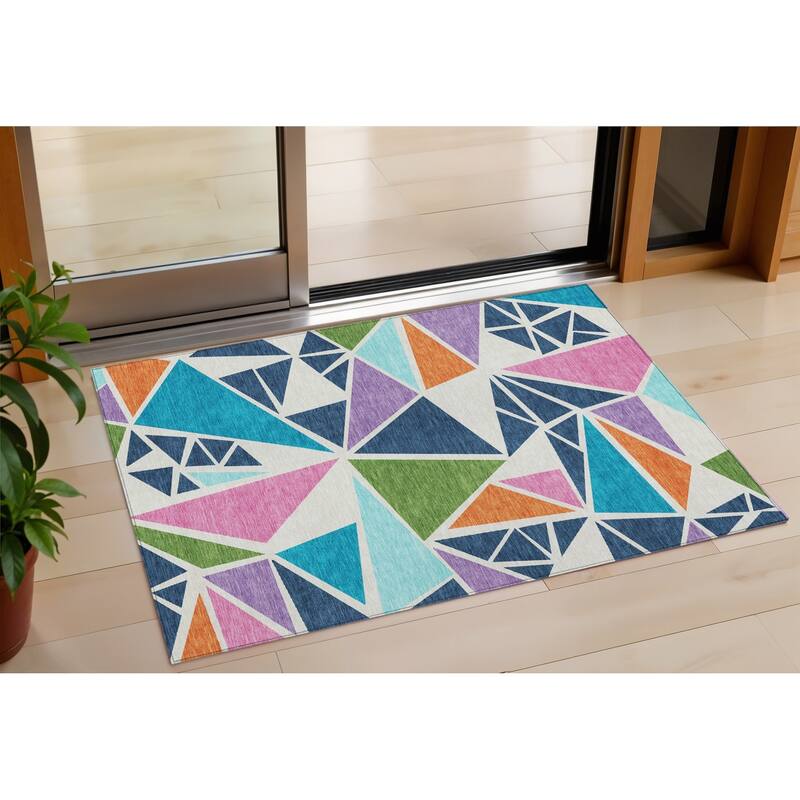 HomeRoots Geometric Transitional Rectangle Outdoor Rug - 3' x 5'